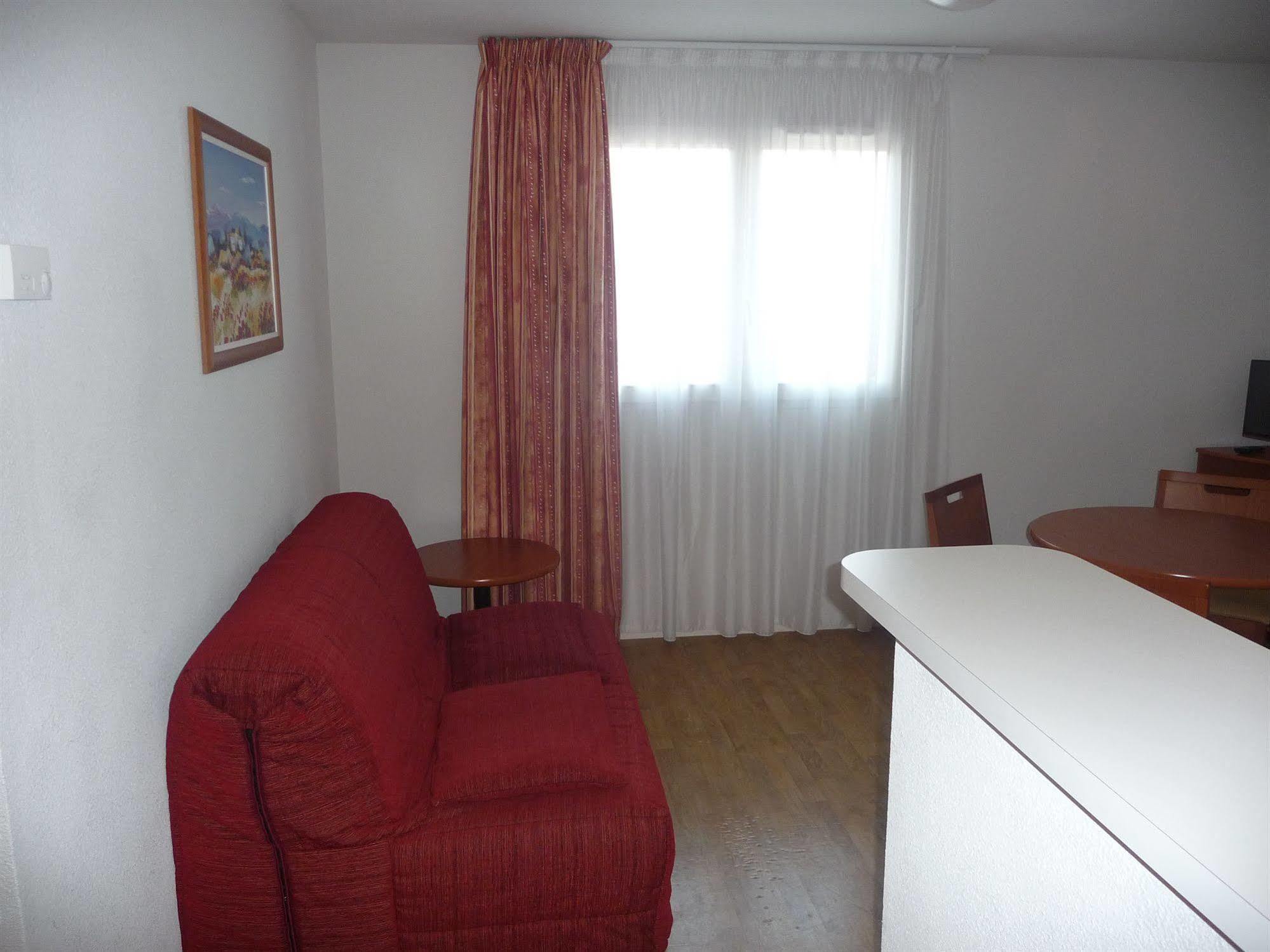 Aerel Hotel Aeroport Бланяк Екстериор снимка