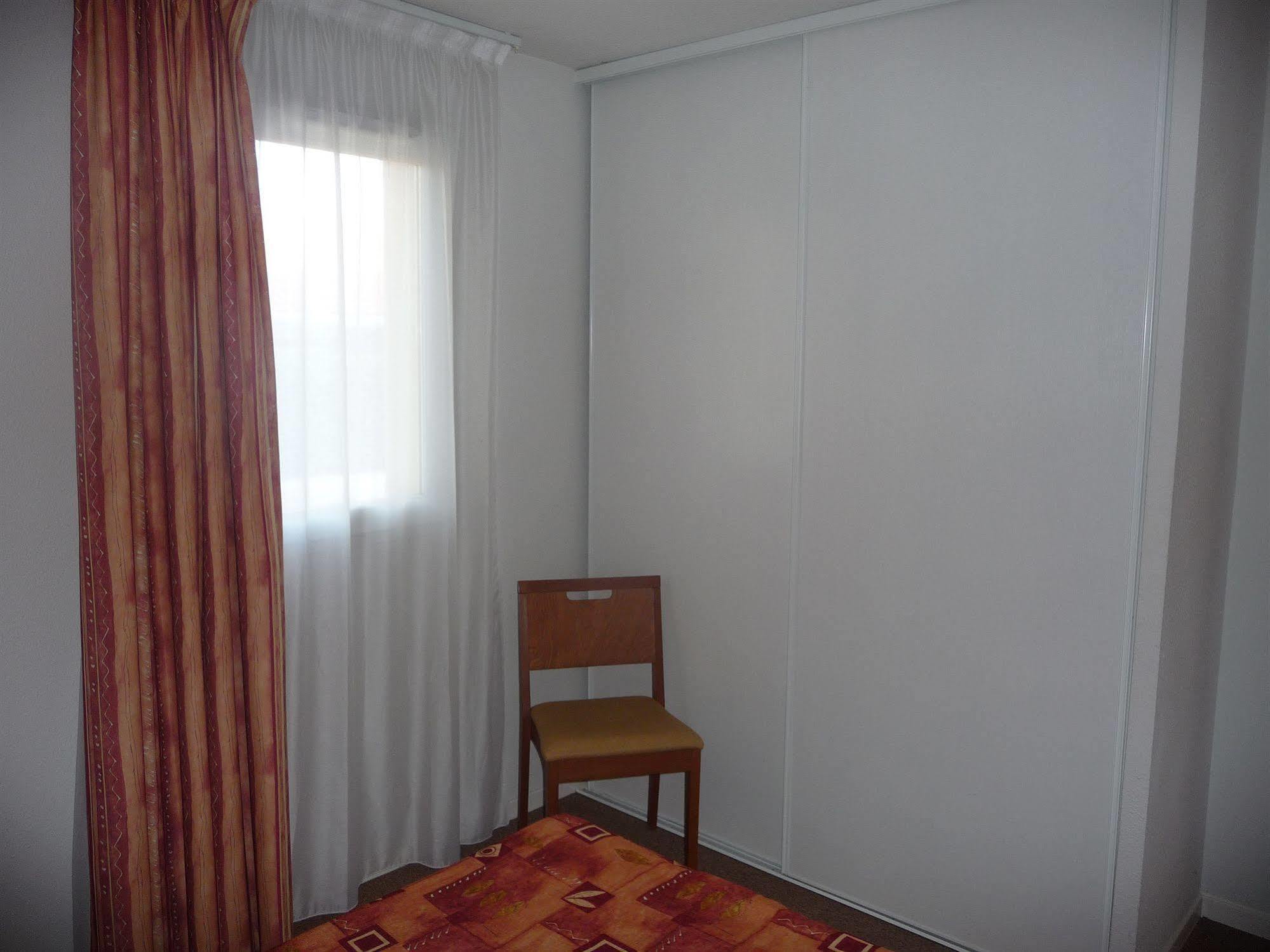 Aerel Hotel Aeroport Бланяк Екстериор снимка