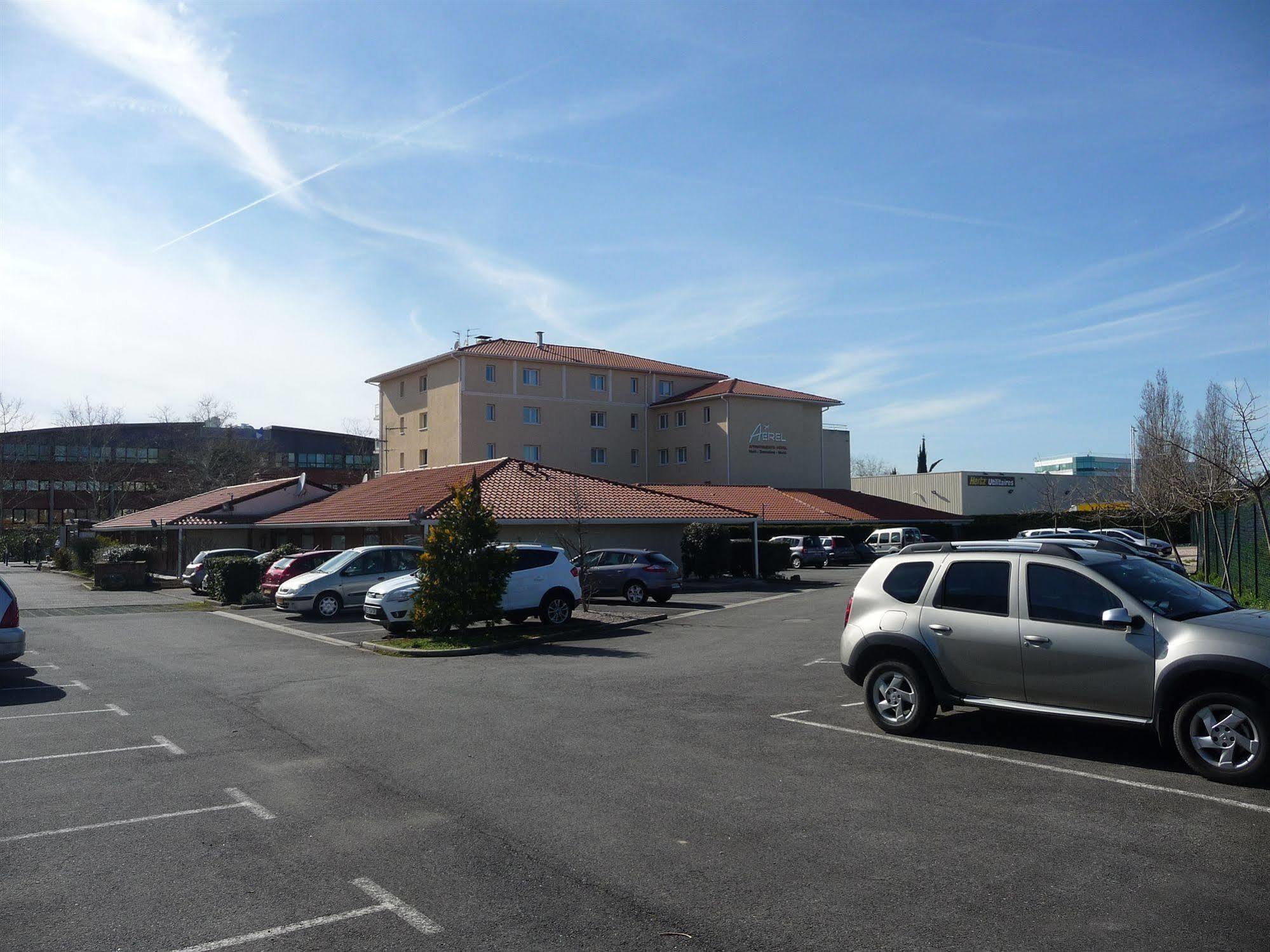 Aerel Hotel Aeroport Бланяк Екстериор снимка