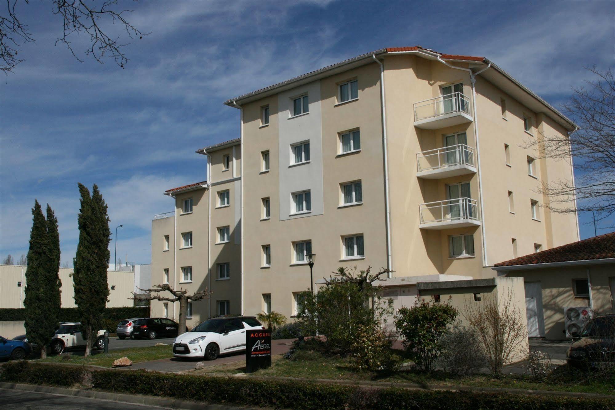 Aerel Hotel Aeroport Бланяк Екстериор снимка