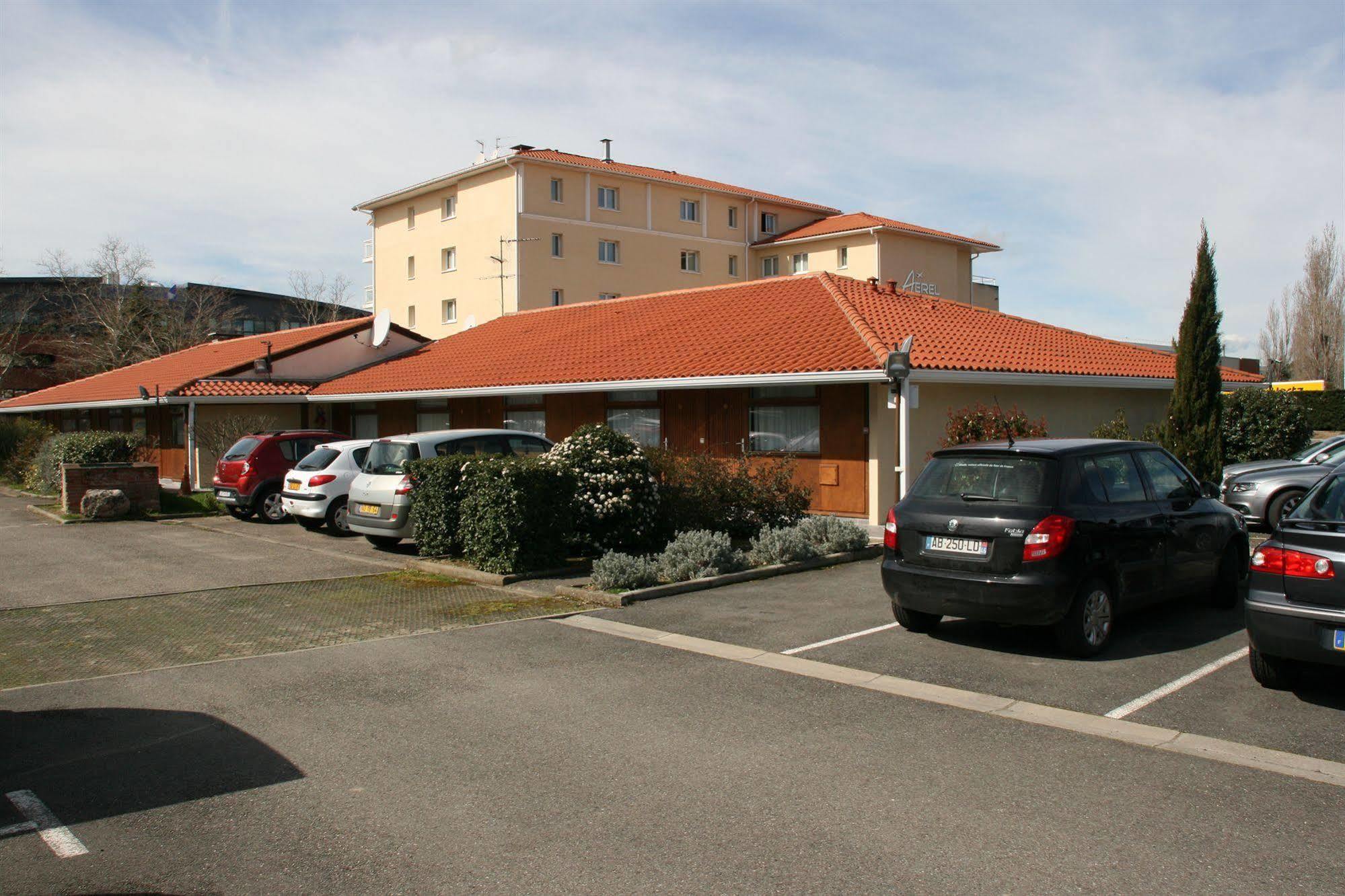 Aerel Hotel Aeroport Бланяк Екстериор снимка