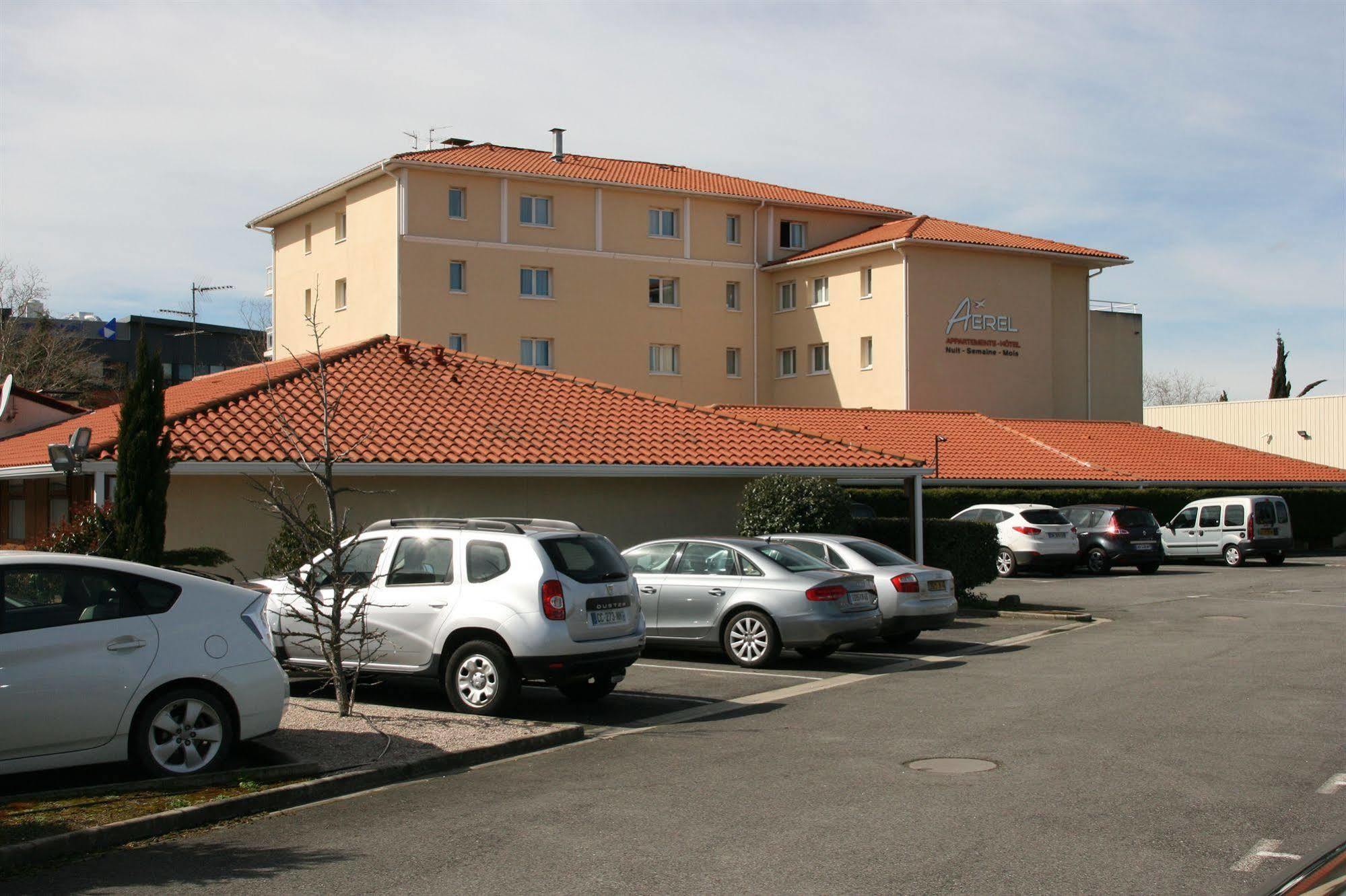Aerel Hotel Aeroport Бланяк Екстериор снимка