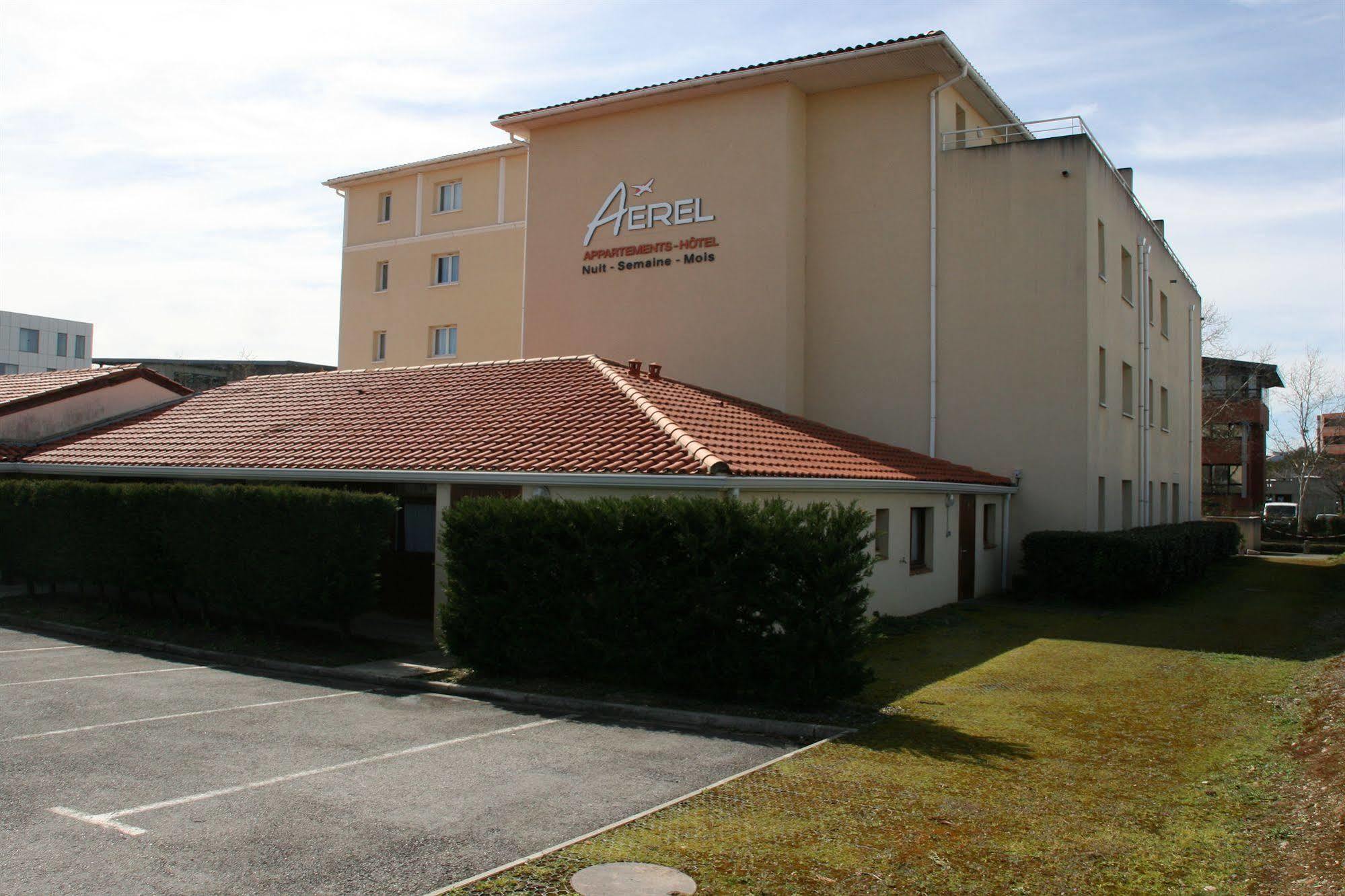 Aerel Hotel Aeroport Бланяк Екстериор снимка