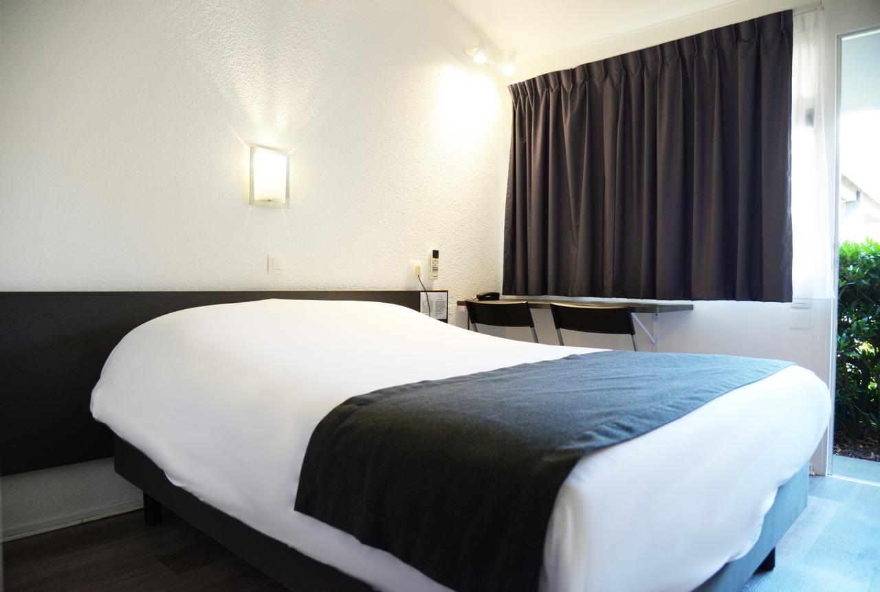 Aerel Hotel Aeroport Бланяк Екстериор снимка
