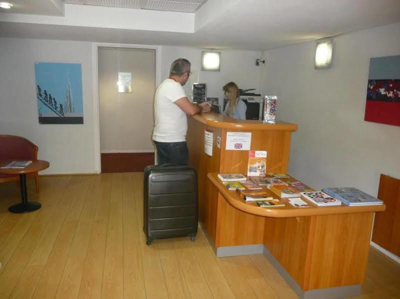 Aerel Hotel Aeroport Бланяк Екстериор снимка